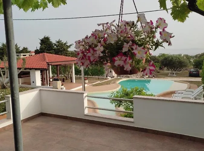 דירה Goran ויר